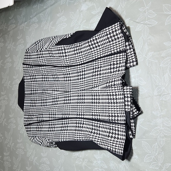 Laura Blazer - Picture 10 of 10